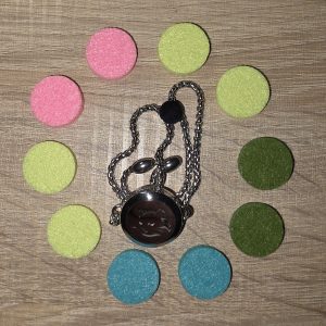 Karkötőhöz világos filckorong